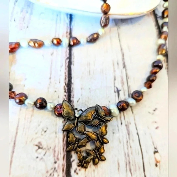 Vintage freshwater pearl and bead necklace, metal butterfly pendant, crystal - Picture 3 of 6